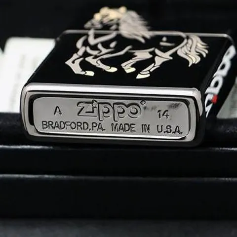Zippo 28645 Bật Lửa Hình Ngựa Đua Màu Đen Băng - Quà Tặng Độc Đáo Cho Người Yêu Thích Thể Thao và Chìm Đắm Trong Thiên Nhiên