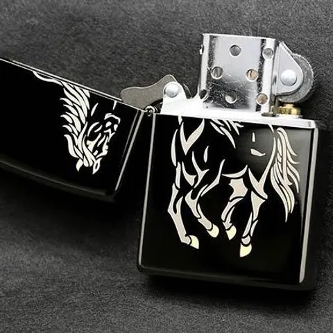 Zippo 28645 Bật Lửa Hình Ngựa Đua Màu Đen Băng - Quà Tặng Độc Đáo Cho Người Yêu Thích Thể Thao và Chìm Đắm Trong Thiên Nhiên