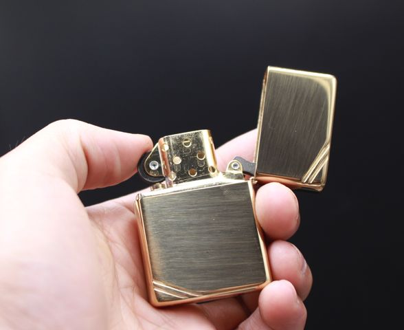 Bật Lửa Zippo Vintage Đồng Vàng Bóng 270 - Thiết Kế Cổ Điển, Bảo Hành Trọn Đời, Quà Tặng Độc Đáo cho Người Sành Điệu