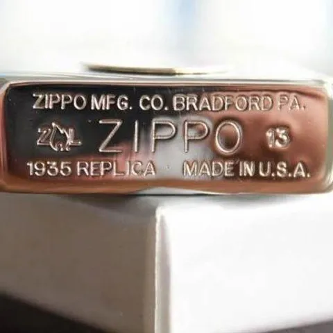 Bật Lửa Zippo 28729 Windy Girl - Phiên Bản Giới Hạn 2013, Chống Gió, Gốc Cạnh Vuông, Kỷ Niệm Sưu Tầm 35,000 Chiếc Trên Toàn Thế Giới