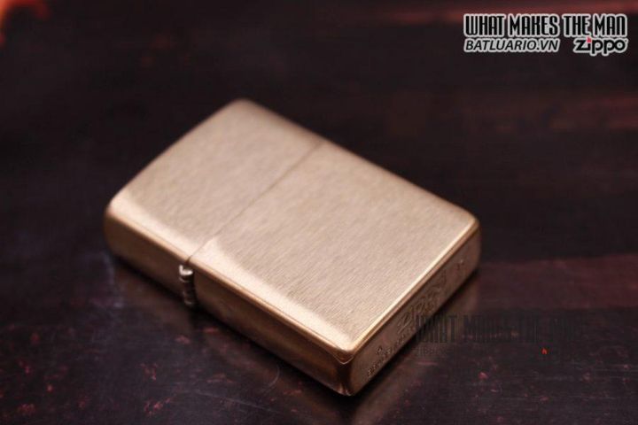 Bật Lửa Zippo Brushed Brass 204B - Thiết Kế Độc Đáo, Chất Liệu Đồng Vàng, Âm Thanh Đặc Trưng, Quà Tặng Sang Trọng