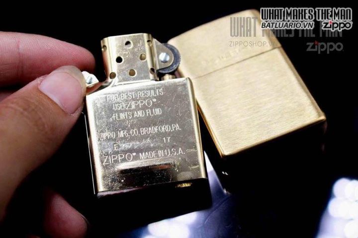 Bật Lửa Zippo Brushed Brass - Mẫu Độc Đáo Khắc Chữ, Chống Gió, Âm Thanh Bật Nắp Đặc Trưng, Hộp Quà Tặng Thân Thiện Môi Trường