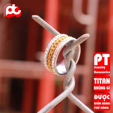Nhẫn nam inox  cao cấp thời trang lồng xích 2 bên đính đá titan trangsucpt trắng cách điệu PTNNA11 400900