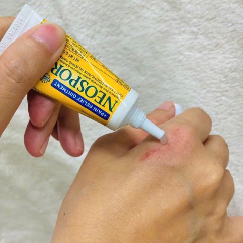 Kem mỡ Neosporin + Pain Relief 28.3g, kháng viêm, liền sẹo - Xanh đâmj