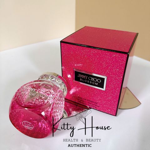 Nước hoa nữ Jimmy Choo Blossom EDP 100ml - Hương trái cây tươi mát, quyến rũ với hoa hồng và gỗ đàn hương, phong cách trẻ trung, năng động.