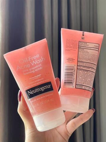 Sữa rửa mặt Neutrogena Pink Grapefruit Scrub 198ml – ngừa mụn, làm sạch sâu