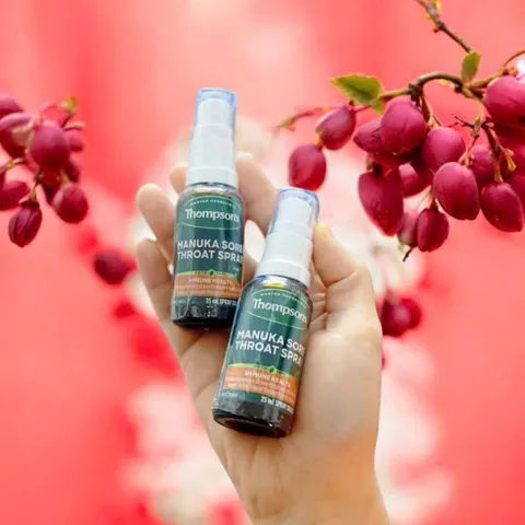 Xịt họng Thompson’s Úc 25ml – Tinh chất mật ong Manuka UMF cao cấp, hỗ trợ sát trùng, giảm viêm họng, giảm ngứa họng