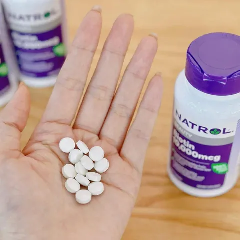 Viên uống Biotin Natrol 10000mg 250 viên, nuôi tóc, móng chắc khỏe