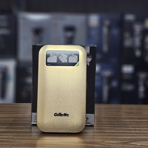 Dao Cạo Ướt Gillette Labs Cho Nam Với Công Nghệ Làm Sạch Tích Hợp - Bao Gồm 1 Tay Cầm, 5 Lưỡi Dao Và Hộp Đựng Màu Vàng Gold