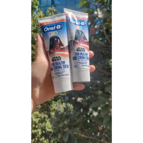 Kem đánh răng Oral-B Kids vị dâu an toàn cho trẻ em - Hình hoạt hình Elsa và Lightning McQueen, không cay, ngừa sâu răng hiệu quả