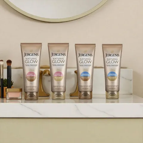 Kem Dưỡng Jergens Natural Glow 221ml - Dưỡng Da Mịn Màng, Đều Màu, Sáng Rạng Rỡ, Phù Hợp Da Sáng Trung Bình và Nâu