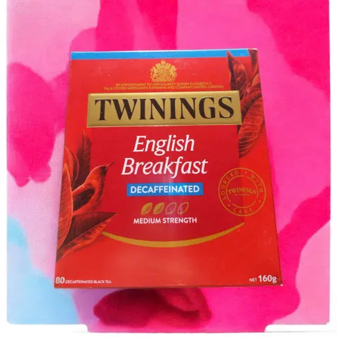 Hộp trà Twinings English Breakfast Decaf 80 gói - Trà không caffeine an toàn cho mọi lứa tuổi, thưởng thức mỗi ngày.