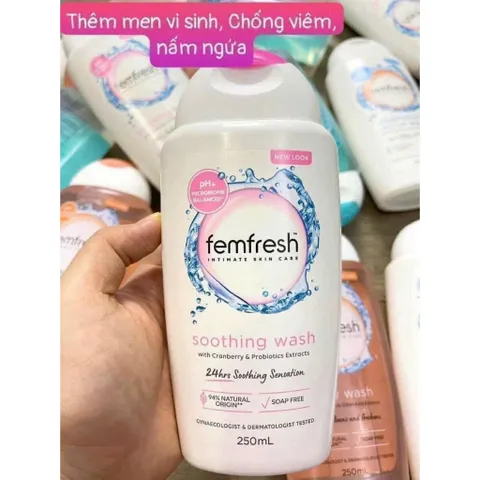 Dung dịch vệ sinh phụ nữ Femfresh - Khử mùi, giữ ẩm cho da nhạy cảm, an toàn hàng ngày
