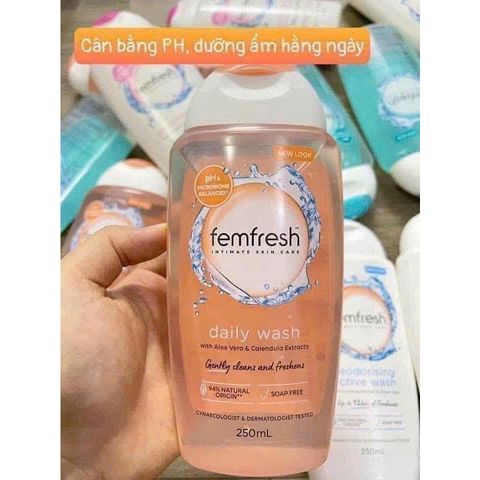 Dung dịch vệ sinh phụ nữ Femfresh - Khử mùi, giữ ẩm cho da nhạy cảm, an toàn hàng ngày