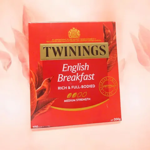 Trà Twinings English Breakfast Đậm Đà - Hộp 100 Túi Lọc Tiện Lợi Cho Gia Đình - Hương Vị Đậm Đà Thơm Ngon