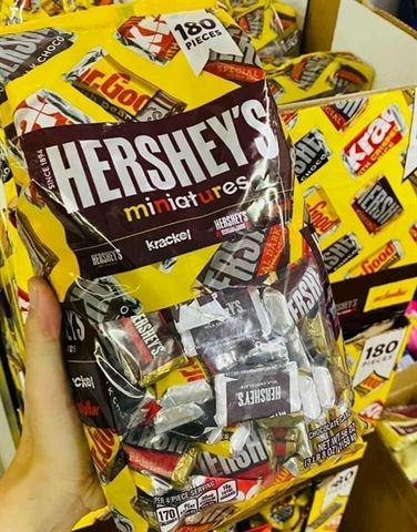 Socola Hershey's Miniatures 1.56kg - Hỗn hợp Socola Nguyên Chất Nhiều Vị Thơm Ngon Dễ Ăn, Quà Tặng Tuyệt Vời Cho Mọi Dịp