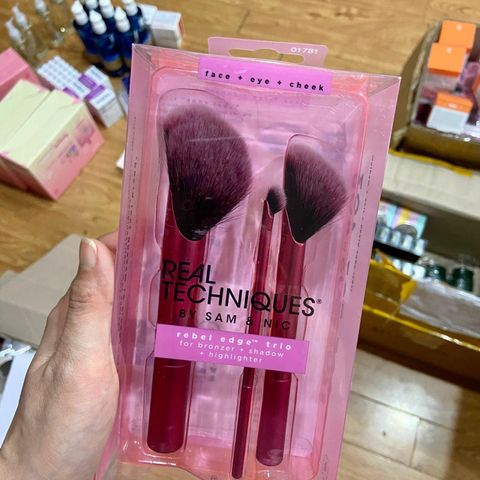 Bộ Cọ Trang Điểm Real Techniques Rebel Edge Trio 3 Cây - Tán Nền & Tạo Khối Hoàn Hảo Cho Trang Điểm Tự Nhiên