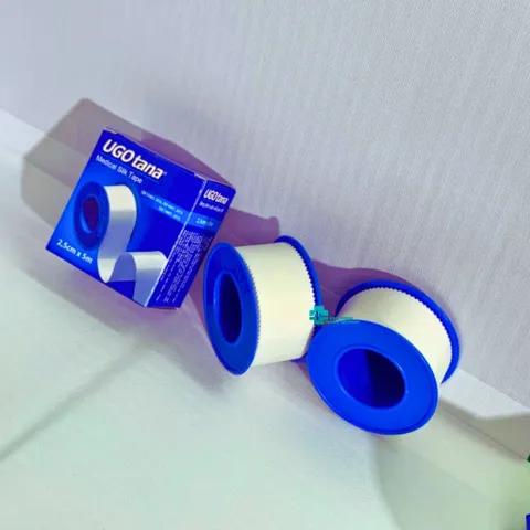 Băng Dính Lụa Y Tế UGOTANA 2.5cm x 5m - Hộp 12 Cuộn, Băng Băng Thoáng, Dính Cao, Dụng Cụ Y Khoa Thiết Yếu