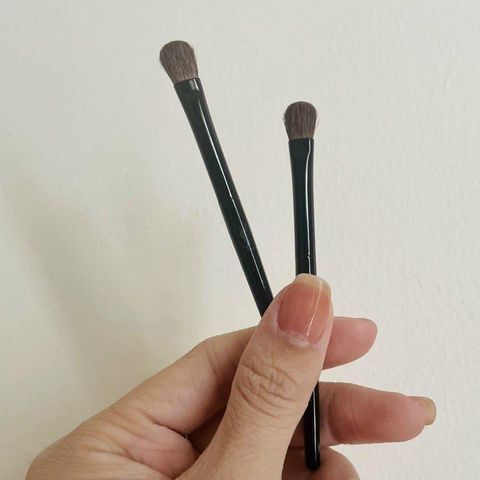 Cọ trang điểm YSL cao cấp - Tán nền mịn, sang trọng, chất lượng Pháp cho vẻ đẹp hoàn hảo, dễ dàng sử dụng, phù hợp mọi làn da.