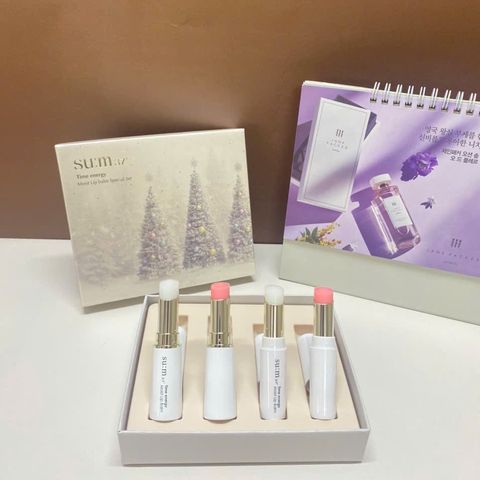 Set Son Dưỡng SUM37 Time Energy Moist Lip Balm Giáng Sinh - Bộ 4 Thỏi Chống Nắng và Dưỡng Ẩm Môi Mềm Mịn, Tự Nhiên, Sang Trọng