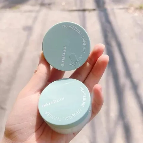 Phấn phủ Innisfree No-Sebum Mineral Powder 5g (không hộp) – Kiểm soát dầu, nhẹ nhàng cho da, sản phẩm trang điểm hoàn hảo cho vẻ đẹp tự nhiên.