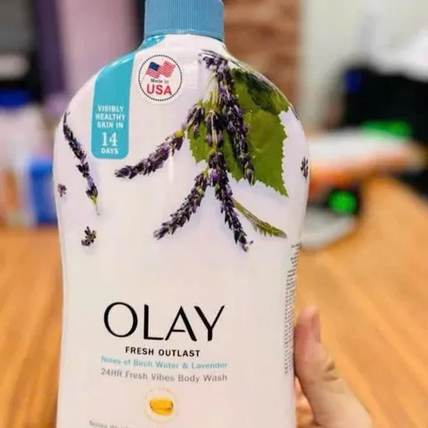 Sữa tắm Olay Fresh Outlast Lavender 975ml – Dưỡng ẩm và thư giãn với hương oải hương tự nhiên, sản phẩm chăm sóc da hoàn hảo