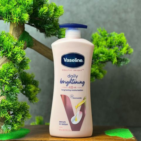 Sữa Dưỡng Thể Vaseline Healthy Bright 725ml - Cấp Ẩm, Làm Sáng Da, Chống Khô Rát, Dưỡng Da Mượt Mà