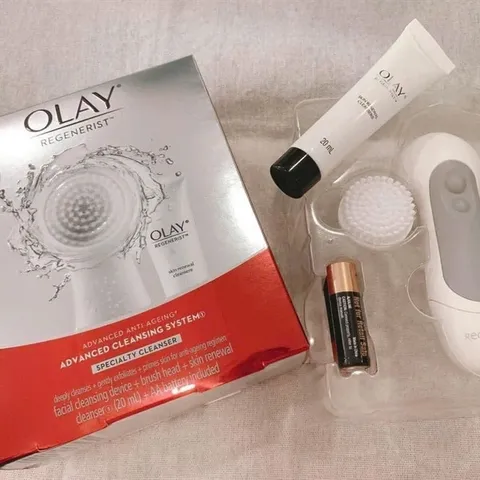 Set Máy Rửa Mặt Olay Regenerist Cleansing System (làm sạch sâu, hỗ trợ sáng da)