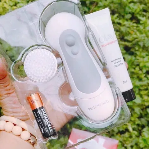 Set Máy Rửa Mặt Olay Regenerist Cleansing System (làm sạch sâu, hỗ trợ sáng da)