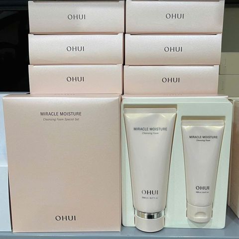 Set Sữa Rửa Mặt Ohui Miracle Moisture 200ml + 100ml - Làm Sạch Sâu, Dưỡng Ẩm, Phục Hồi Da, Phù Hợp Mọi Loại Da