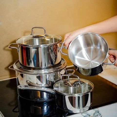 Bộ nồi inox WMF ASTORIA 4 món - Dùng cho mọi loại bếp, chất liệu siêu bền Cromargan, nắp kính chịu nhiệt, thiết kế sang trọng