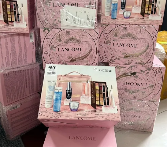 Vali Mỹ Phẩm Lancôme Holiday Beauty Box Limited 2025 - Bộ Quà Tặng Chăm Sóc Da và Trang Điểm Cao Cấp