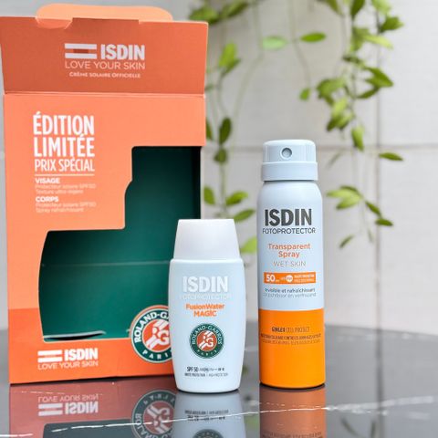 Set chống nắng ISDIN Fusion Water Magic SPF50 & Xịt Transparent Spray SPF50 - Bảo vệ da mặt và cơ thể hiệu quả, tiện lợi cho hoạt động ngoài trời.