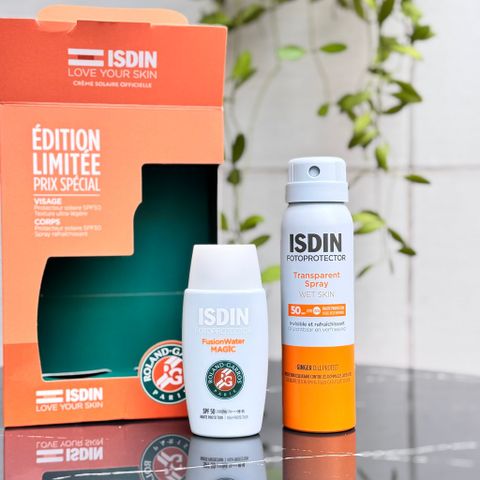 Set chống nắng ISDIN Fusion Water Magic SPF50 & Xịt Transparent Spray SPF50 - Bảo vệ da mặt và cơ thể hiệu quả, tiện lợi cho hoạt động ngoài trời.