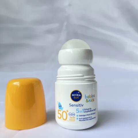 KEM CHỐNG NẮNG DÀNH CHO TRẺ SƠ SINH & TRẺ EM DÀNH CHO DA NHẠY CẢM SPF 50+ NIVEA Sun Kids Sensitive Sun Roller