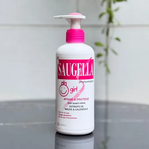 Dung Dịch Vệ Sinh Bé Gái Saugella Girl 200ml - An Toàn, Dịu Nhẹ, Bảo Vệ Vùng Kín Hằng Ngày Cho Bé Từ 3-12 Tuổi