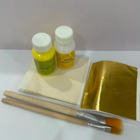 Combo dát vàng trải nghiệm gốc nước gồm 50 lá vàng kèm đầy đủ phụ kiện dùng trên hoa quả, thạch cao, xi măng, giấy vẽ, đồ da 424135