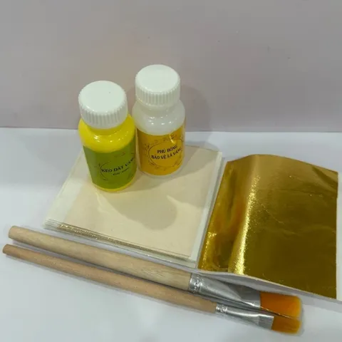Combo dát vàng trải nghiệm gốc nước gồm 50 lá vàng kèm đầy đủ phụ kiện dùng trên hoa quả, thạch cao, xi măng, giấy vẽ, đồ da 424135