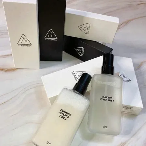 Xịt Khóa Nền 3CE Stylenanda Shimmer Makeup Fixer 95ml - Giữ lớp trang điểm bền lâu, tạo hiệu ứng bóng nhẹ, hoàn hảo cho mọi loại da.