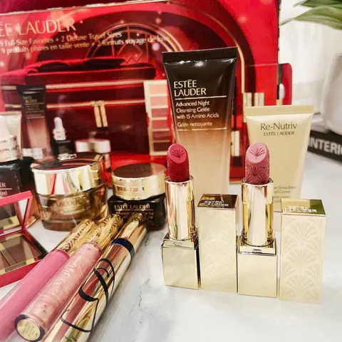 Set Vali Estee Lauder Holiday Blockbuster 2024 – Bộ 12 Món Dưỡng Da và Trang Điểm Cao Cấp, Quà Tặng Lễ Hội Tuyệt Vời