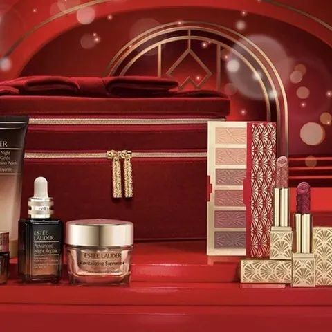 Set Vali Estee Lauder Holiday Blockbuster 2024 – Bộ 12 Món Dưỡng Da và Trang Điểm Cao Cấp, Quà Tặng Lễ Hội Tuyệt Vời