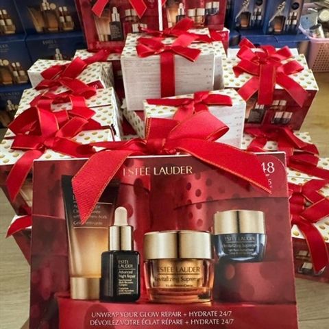 Set Estee Lauder Unwrap Your Glow 24/7 - Dưỡng ẩm sâu, phục hồi bề mặt da, mang lại làn da tươi sáng, trẻ trung và tràn đầy sức sống.
