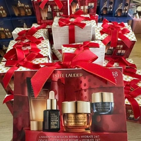 Set Estee Lauder Unwrap Your Glow 24/7 - Dưỡng ẩm sâu, phục hồi bề mặt da, mang lại làn da tươi sáng, trẻ trung và tràn đầy sức sống.