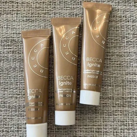 Kem Bắt Sáng Ignite Liquified Light Highlighter 15ml - Tăng Cường Ánh Sáng Trên Khuôn Mặt, Tạo Điểm Nhấn Tự Nhiên Từ Thiên Nhiên