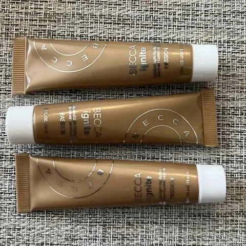 Kem Bắt Sáng Ignite Liquified Light Highlighter 15ml - Tăng Cường Ánh Sáng Trên Khuôn Mặt, Tạo Điểm Nhấn Tự Nhiên Từ Thiên Nhiên