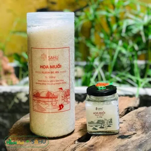 Hoa muối 1kg Sahu được làm từ 100% muối biển tự nhiên truyền thống không hóa chất