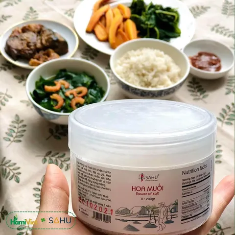 Hoa muối 1kg Sahu được làm từ 100% muối biển tự nhiên truyền thống không hóa chất