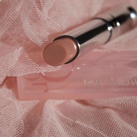 Son dưỡng Dior Addict Lip Glow 013 Hồng Nude 3.2g - Tạo màu sắc tự nhiên và quyến rũ cho đôi môi, sản phẩm dưỡng ẩm cao cấp chính hãng.