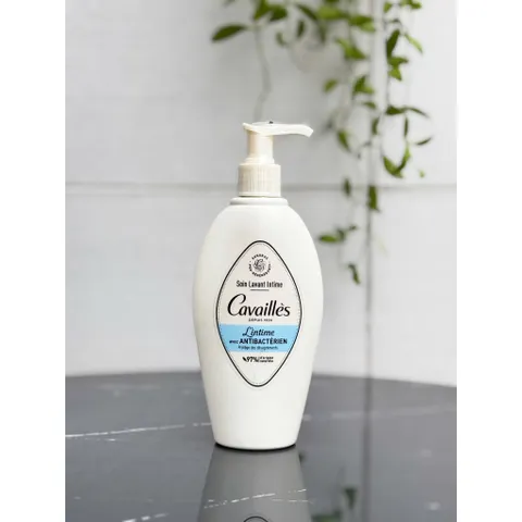 Dung Dịch Vệ Sinh Phụ Nữ Rogé Cavaillès - An Toàn, Dịu Nhẹ, Chiết Xuất Tự Nhiên - Duy Trì Độ Cân Bằng pH, Chăm Sóc Khỏe Mạnh, Chuẩn Pháp