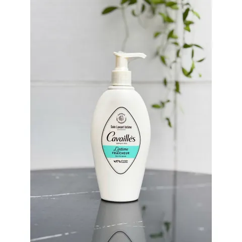 Dung Dịch Vệ Sinh Phụ Nữ Rogé Cavaillès - An Toàn, Dịu Nhẹ, Chiết Xuất Tự Nhiên - Duy Trì Độ Cân Bằng pH, Chăm Sóc Khỏe Mạnh, Chuẩn Pháp